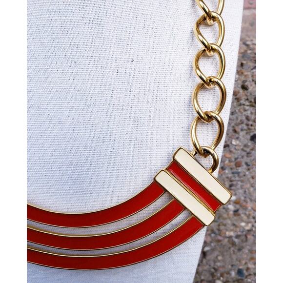 VINTAGE MONET BOLD MODERNIST CREAM & RED ENAMEL GOLD TONE BIB STATEMENT NECKLACE - Picture 3 of 7